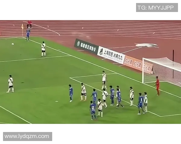 网络天才挑战足球明星的智慧与技巧谁能胜出引发热议