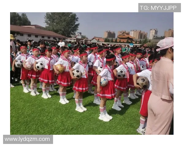 足球明星与中国舞女生的完美结合展现青春活力与艺术魅力的精彩瞬间