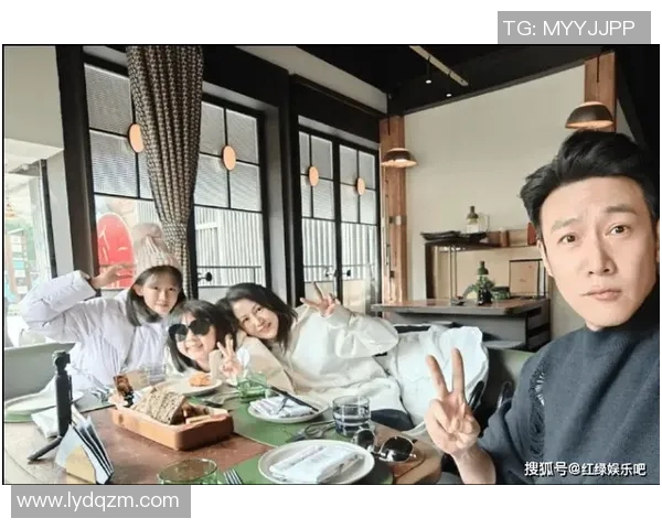 中国足球明星的另一半揭秘她们的爱情故事与生活点滴